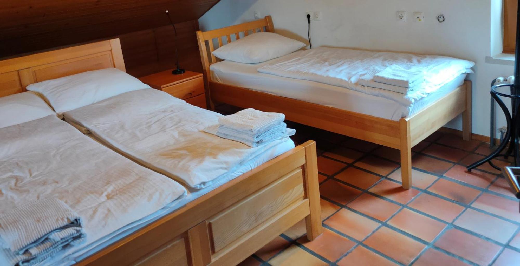 Rooms And Apartment Na Poljani Škofja Loka Habitación foto