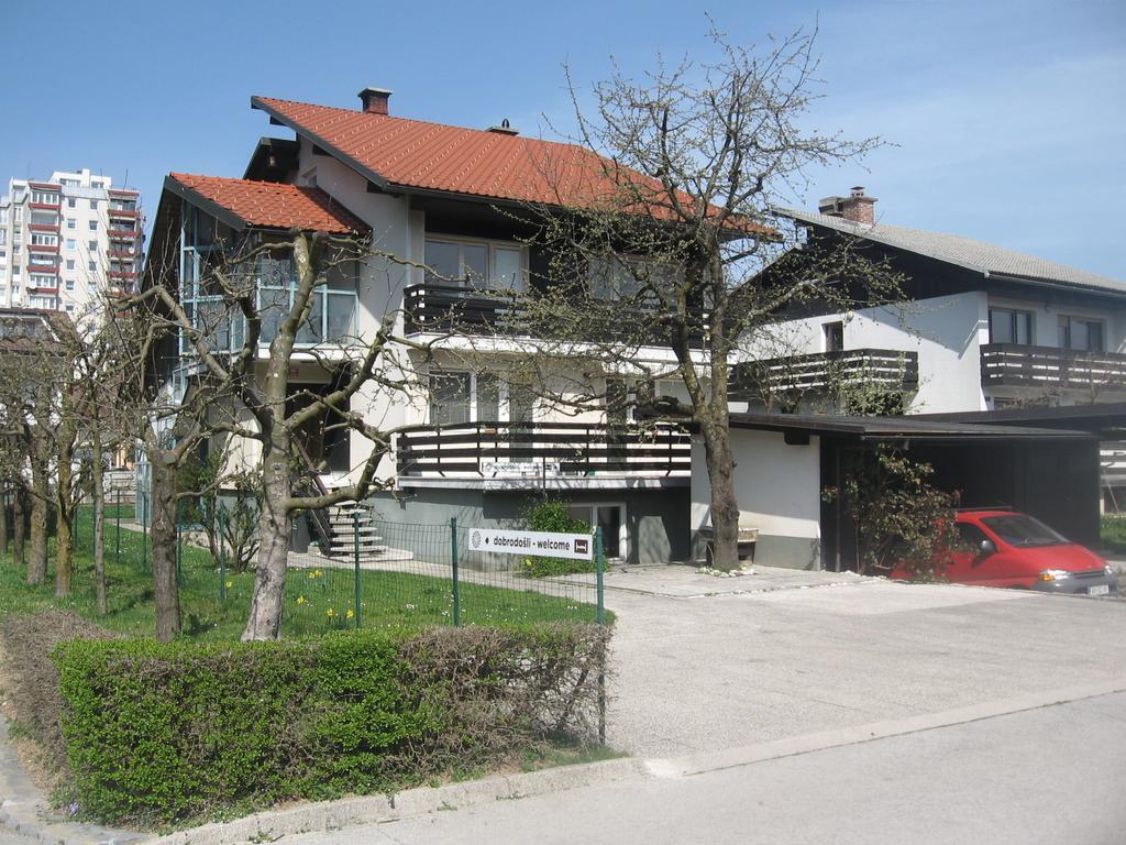 Rooms And Apartment Na Poljani Škofja Loka Exterior foto